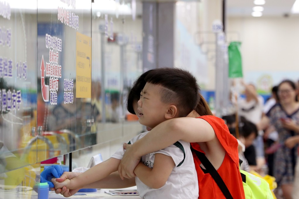 A boy has his blood sample collected at a children's hospital in Shanghai, July 26, 2018. Photo: Xinhua