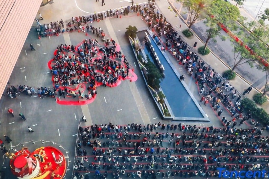 Tencent Holding employees wait in line to receive red packets from senior management at the company's headquarters in Shenzhen. Photo: Handout