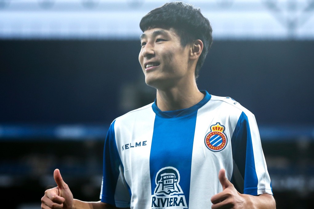 Former Shanghai SIPG player Wu Lei gives the thumbs up during his official presentation as an Espanyol player. Photo: AFP