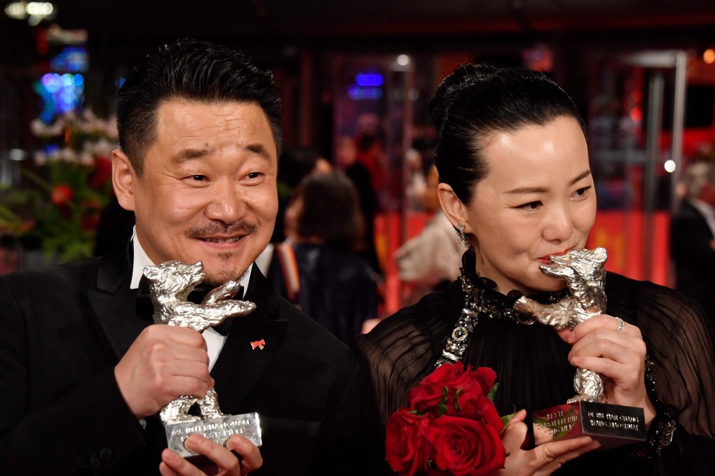 Chinese actor Wang Jingchun (L), Silver bear for Best Actor in the film “So Long, My Son” (Di Jiu Tian Chang) and Chinese actress Yong Mei, Silver Bear for best actress in the same film pose after the awards ceremony of the 69th Berlinale film festival on February 16, 2019 in Berlin. Photo: AFP