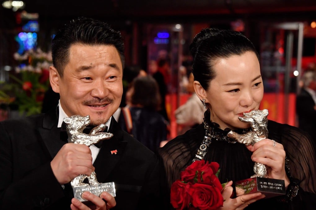Chinese actor Wang Jingchun (L), Silver bear for Best Actor in the film “So Long, My Son” (Di Jiu Tian Chang) and Chinese actress Yong Mei, Silver Bear for best actress in the same film pose after the awards ceremony of the 69th Berlinale film festival on February 16, 2019 in Berlin. Photo: AFP