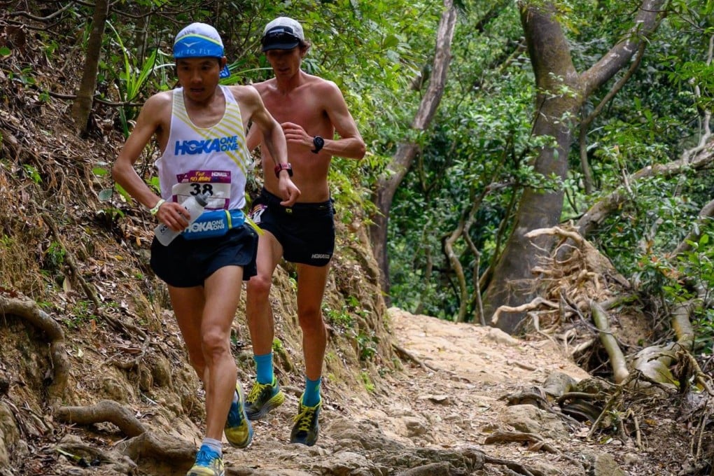 Jim Walmsley chases Yun Yanqiao, wearing him down to eventually win easily. Photos: Hong Kong Biji