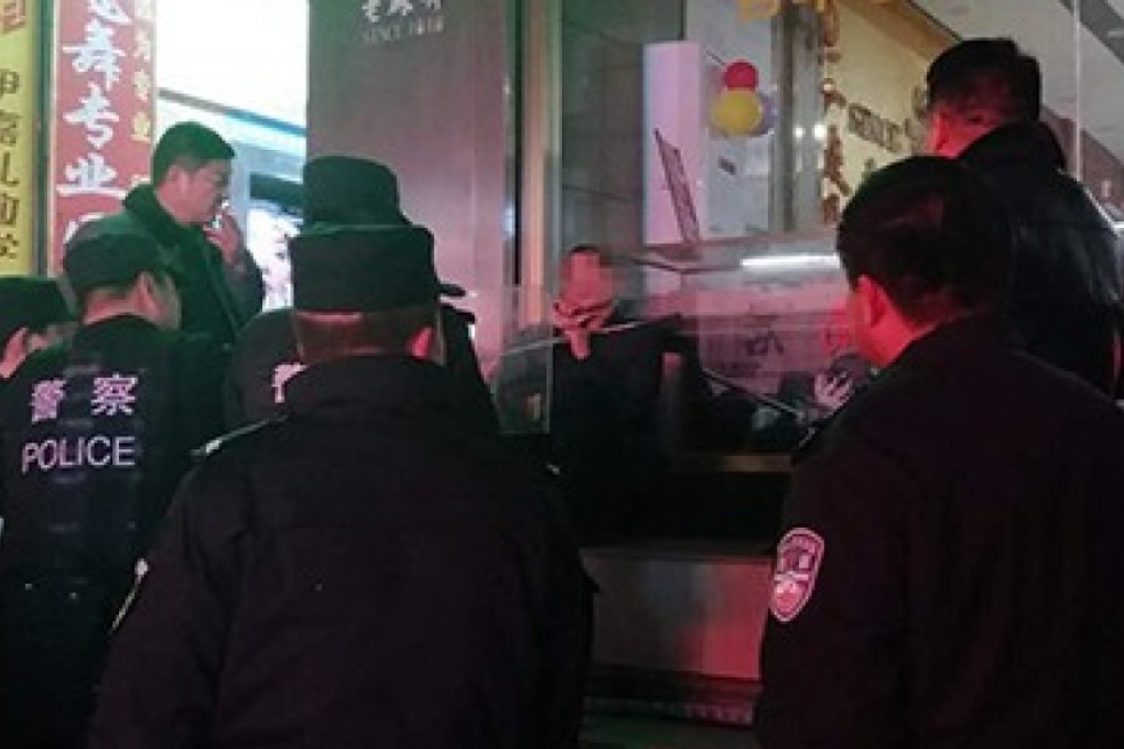 Police use a device to subdue the man in Huanggang, Hubei province, on Sunday. Photo: Weibo