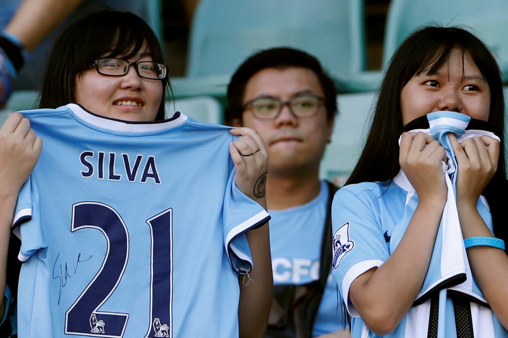 Fans watch Manchester City training in Shenzhen in 2016. Photo: Reuters