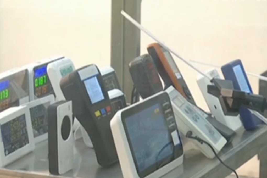 Formaldehyde meters are often the size of a smartphone and can be bought for as little as US$7.50 online. Photo: CCTV