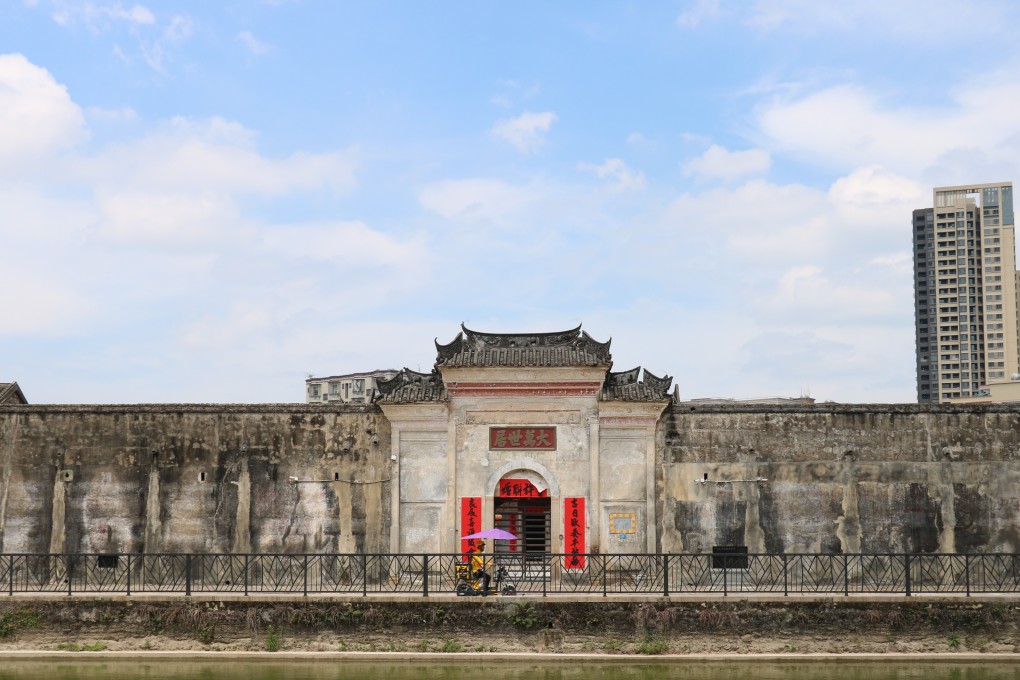 The perimeter walls of the Dawan Residence, in Shenzhen, China. Picture: Thomas Bird