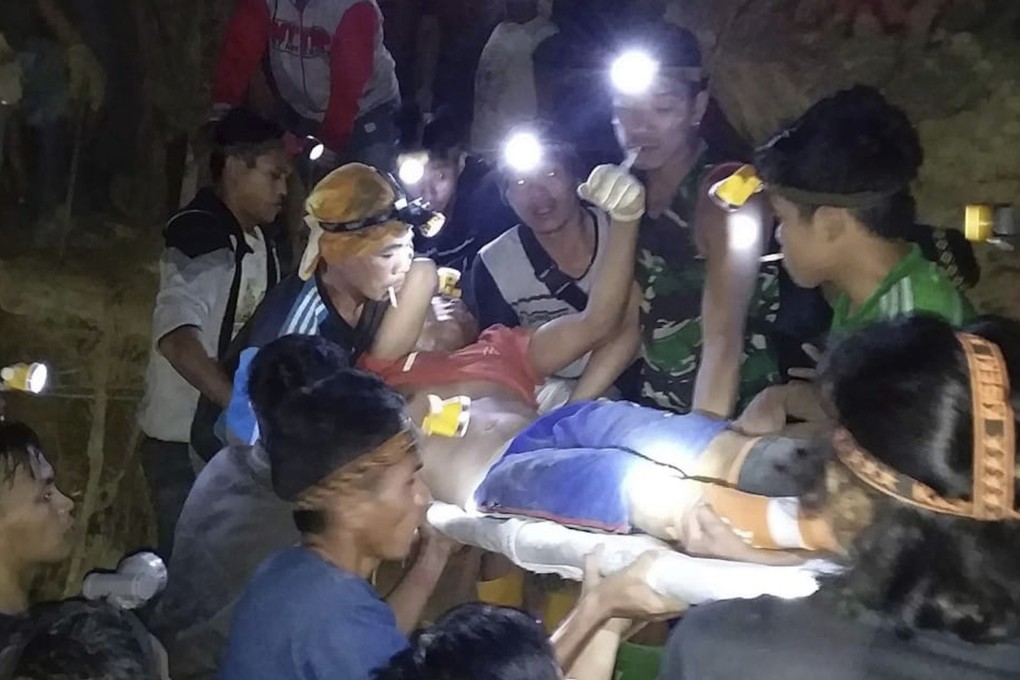 Rescuers evacuate a survivor from a collapsed gold mine in Bolaang Mongondow. Photo: AP
