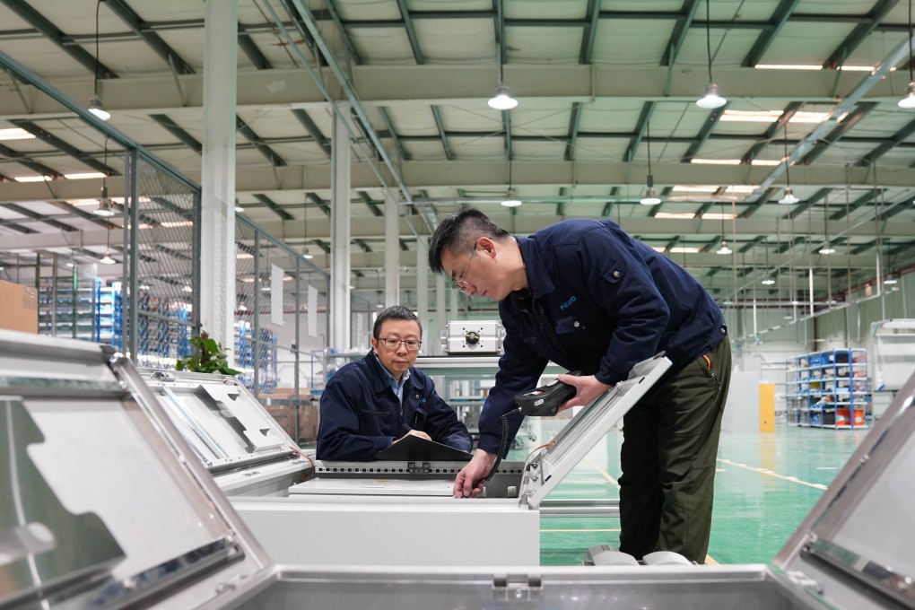 Activity in the non-manufacturing sector, which includes services and construction, also slowed, with the sector index dropping to 54.3 in February from 54.7. Photo: Xinhua