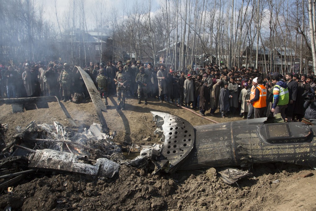 People gather around the wreckage of an Indian aircraft after it crashed about 34km south of Srinagar city in Indian-controlled Kashmir on Wednesday. Photo: Xinhua