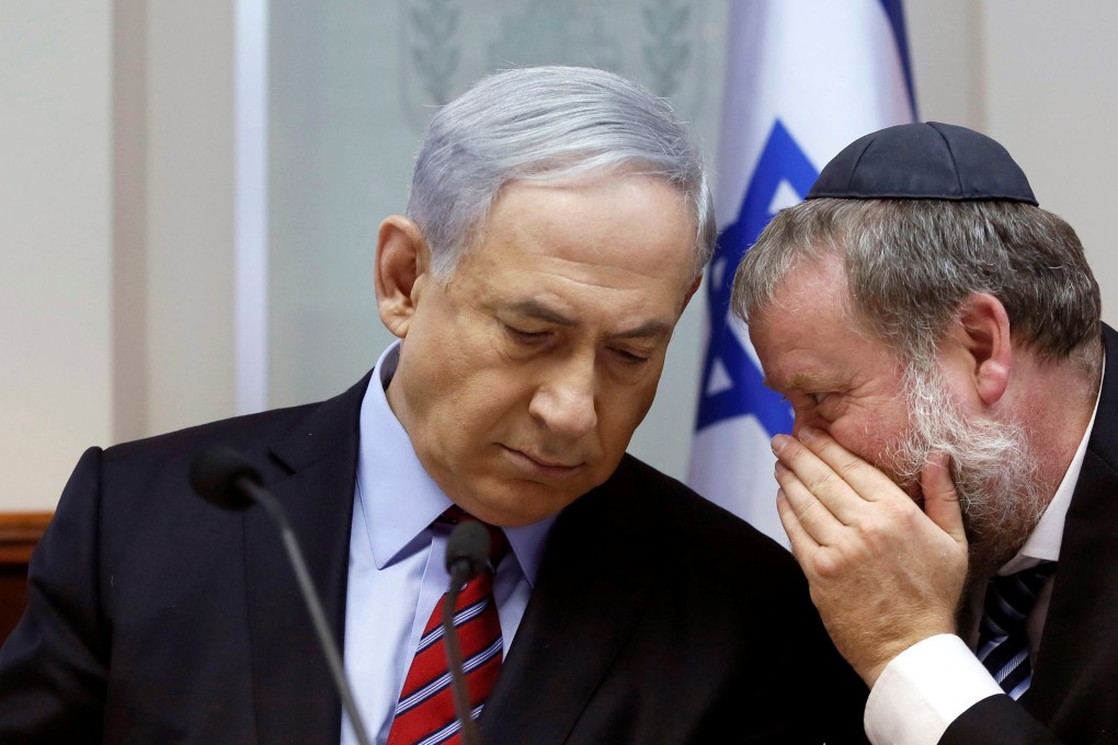 Israel's Prime Minister Benjamin Netanyahu listens to his then cabinet secretary Avichai Mandelblit at a 2014 meeting. Mandelblit, now attorney general, intends to charge Netanyahu with corruption. Photo: Reuters