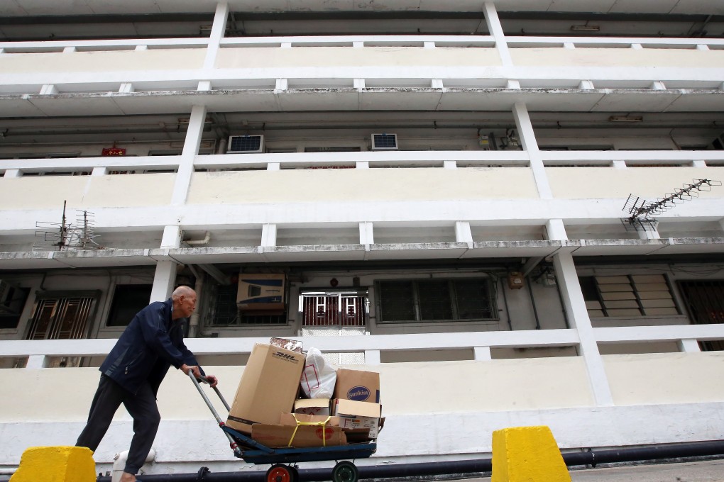 A controversial change to the age threshold for higher elderly welfare payments has drawn heavy fire from critics and society, and the government still faces pressure after putting up measures to address discontent. Photo: David Wong