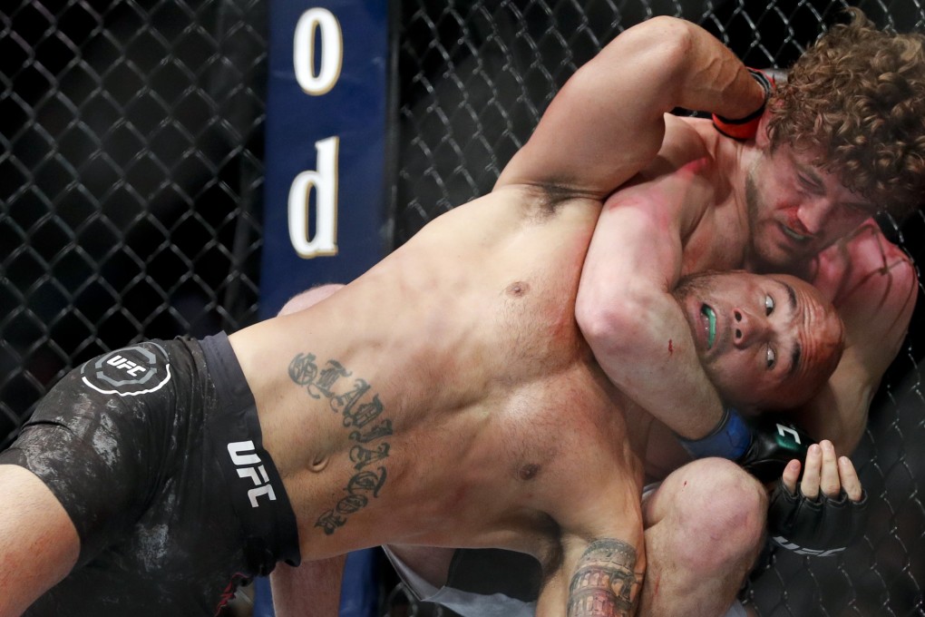 Ben Askren chokes Robbie Lawler in their welterweight bout at UFC 235. Photo: AP