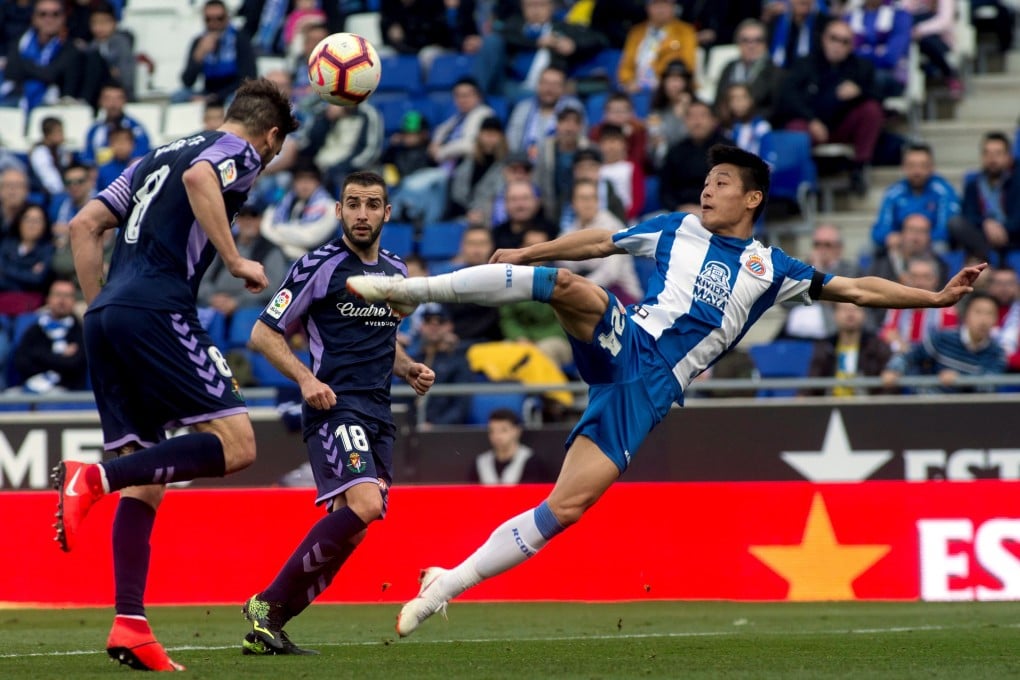 Espanyol’s Chinese striker Wu Lei attempts a scissor kick against Real Valladolid. Wu scored his first goal for his new club last weekend. Photo: EPA