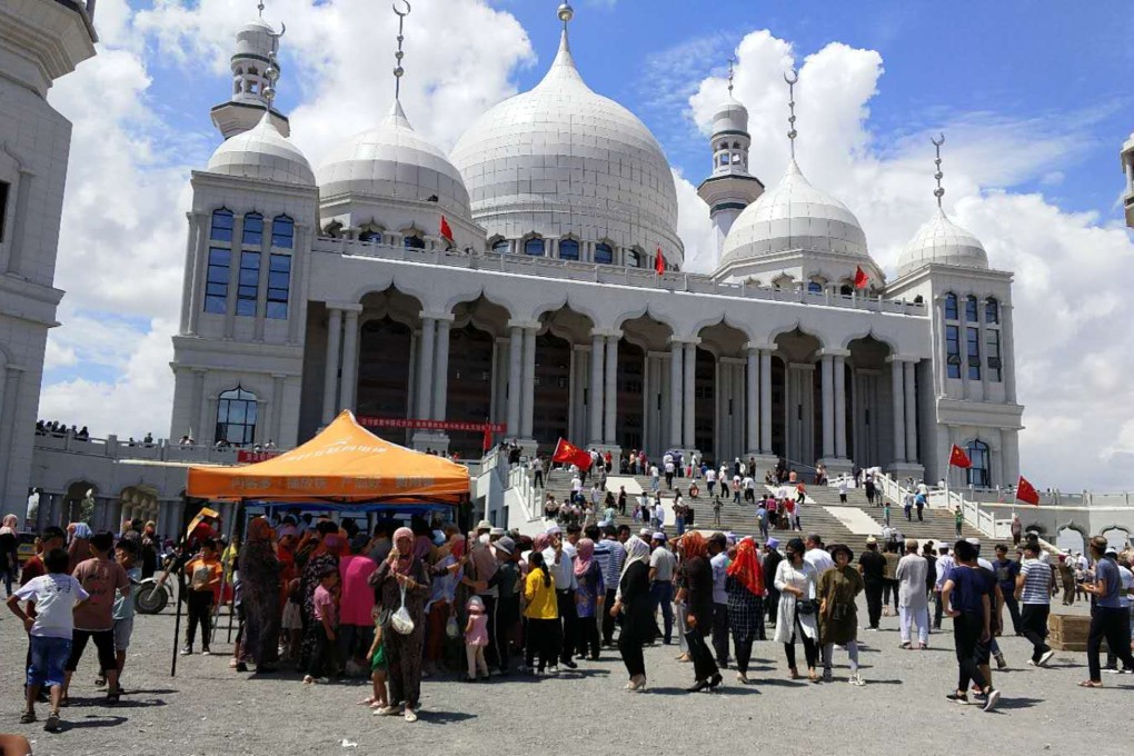 Hui Muslim protesters forced authorities to delay plans to demolish the new Weizhou Grand Mosque, in the Ningxia Hui region, in August. Photo: Handout