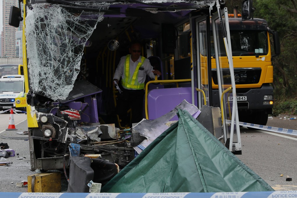 The Transport Department is demanding to know why a broken down truck was left in the middle lane of a highway for almost 45 minutes on Monday, resulting in a fatal crash. Photo: Edmond So