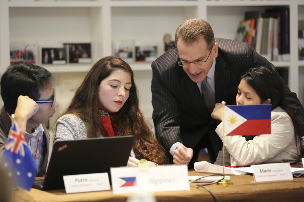 Expert trade negotiator Stephen Olson guides student negotiators, who are among 49 students from seven Hong Kong universities who gathered on February 23 to take part in the Hinrich Foundation’s international trade negotiating course at the Asia Society Hong Kong Centre, in Admiralty. Photo: Hinrich Foundation