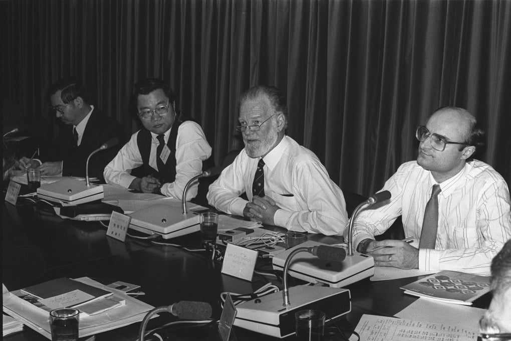 Then secretary for transport Alan Scott (second from right) discusses congestion charges at a district board meeting in the mid 1980s. Photo: SCMP