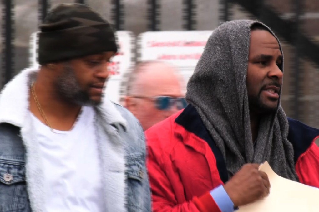 The singer R. Kelly, right, upon his release from Cook County jail in Chicago, Illinois, on Saturday. Photo: AFP