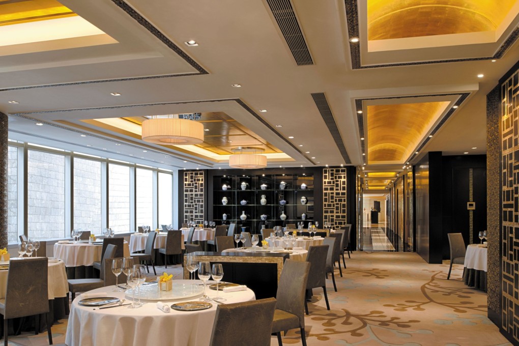 Ming Court features Ming dynasty pottery and serves award-winning dishes.