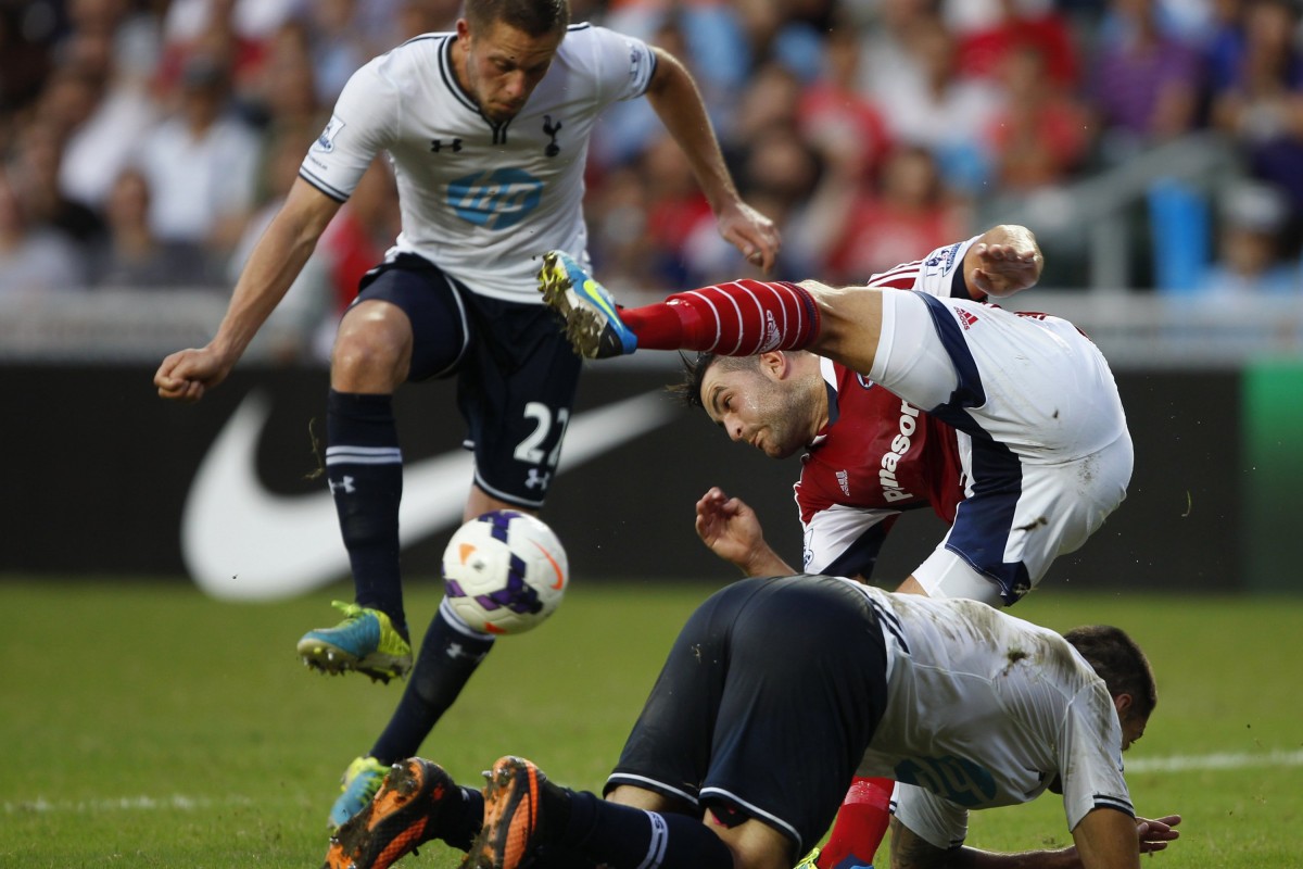 Tottenham's Gylfi Sigurdsson wins the ball in a clash of bodies. Photo: Reuters