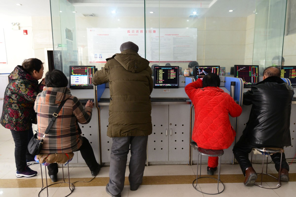 Investors monitor stock information at a brokerage house in Fuyang, Anhui province, China February 25, 2019. Photo: Reuters