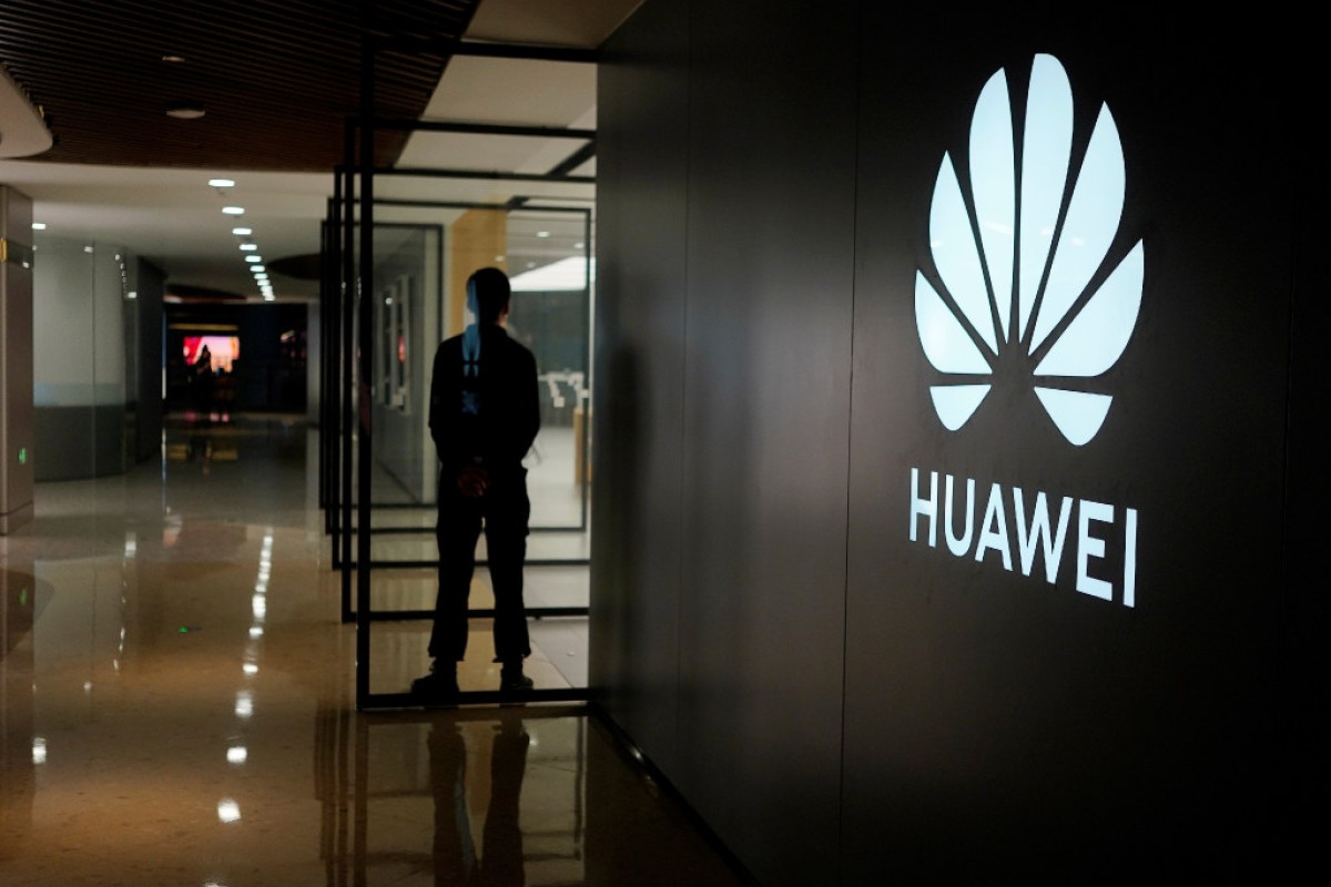 chinese police detain three wechat