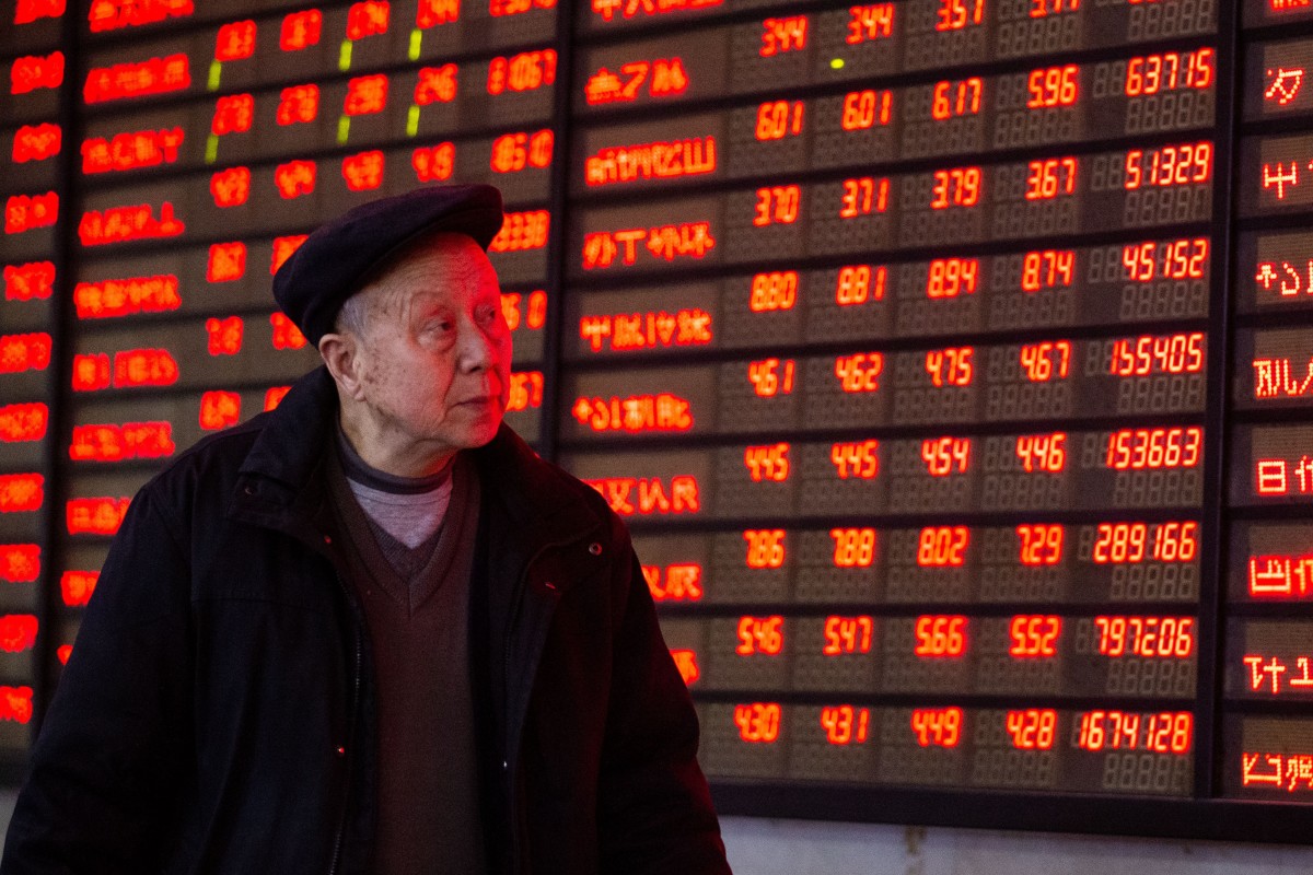 An investor checks out stock prices in Nanjing, capital of east China's Jiangsu Province, March 4, 2019. Photo: Xinhua