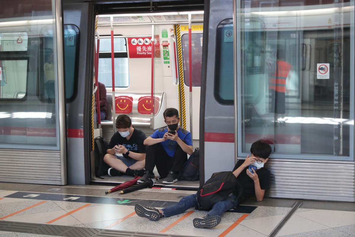 Protesters take a break at Lai King station. Photo: Edmond So