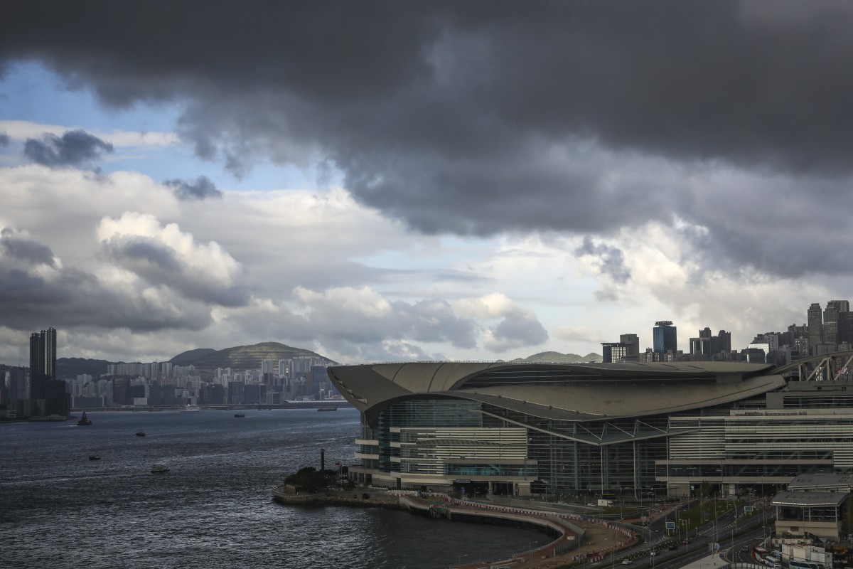 Stocks blog: Hang Seng ekes out gains on ‘not very strong confidence’, China stocks edge up