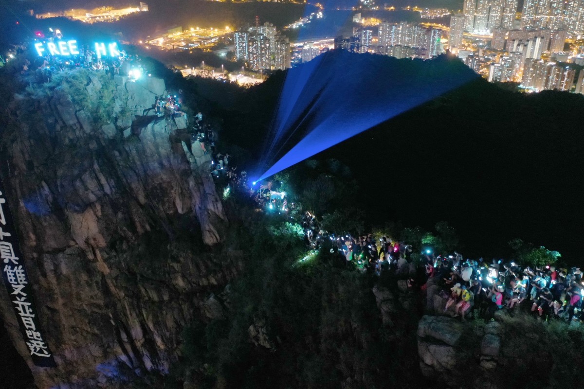 A human chain on Lion Rock on Friday evening. Photo: Martin Chan