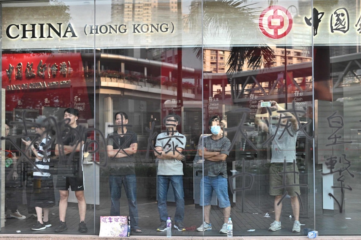Stocks Blog: Hang Seng Index closes higher amid face mask ban talk
