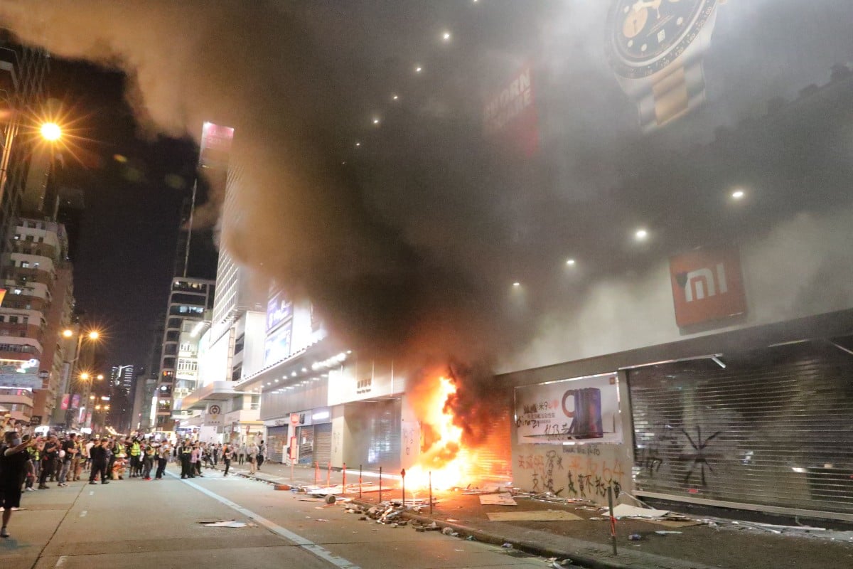 A Xiaomi store in Mong Kok is on fire. Photo: May Tse