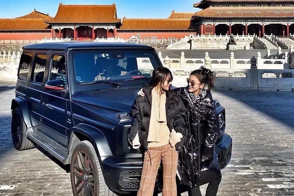 This isn't the first time Gao flaunted her wealth on social media. She also used to brag about attending lavish parties. (Picture: LuxiaobaoLL/Weibo)