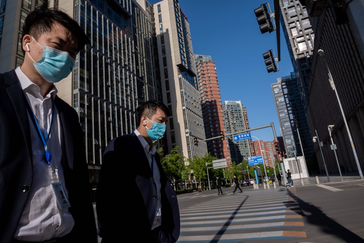 Shanghai Composite ends April higher, transport stocks rise ahead of Labour Day holiday