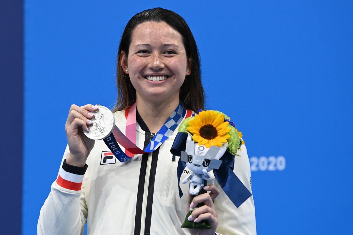 Hong Kong’s Siobhan Haughey poses with her silver medal after the 100m freestyle final. Photo: AFP