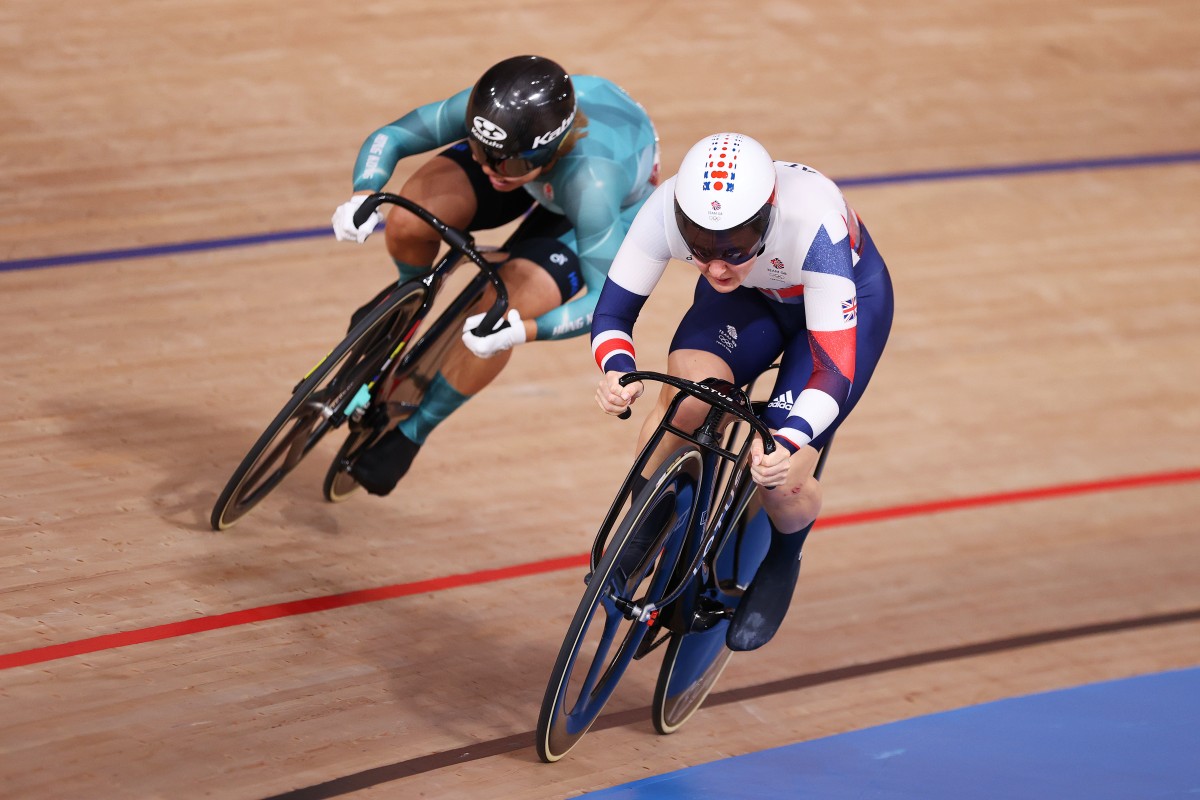 Sarah Lee (left) and Katy Marchant race to the finish line in their quarter-final. Photo: Getty Images