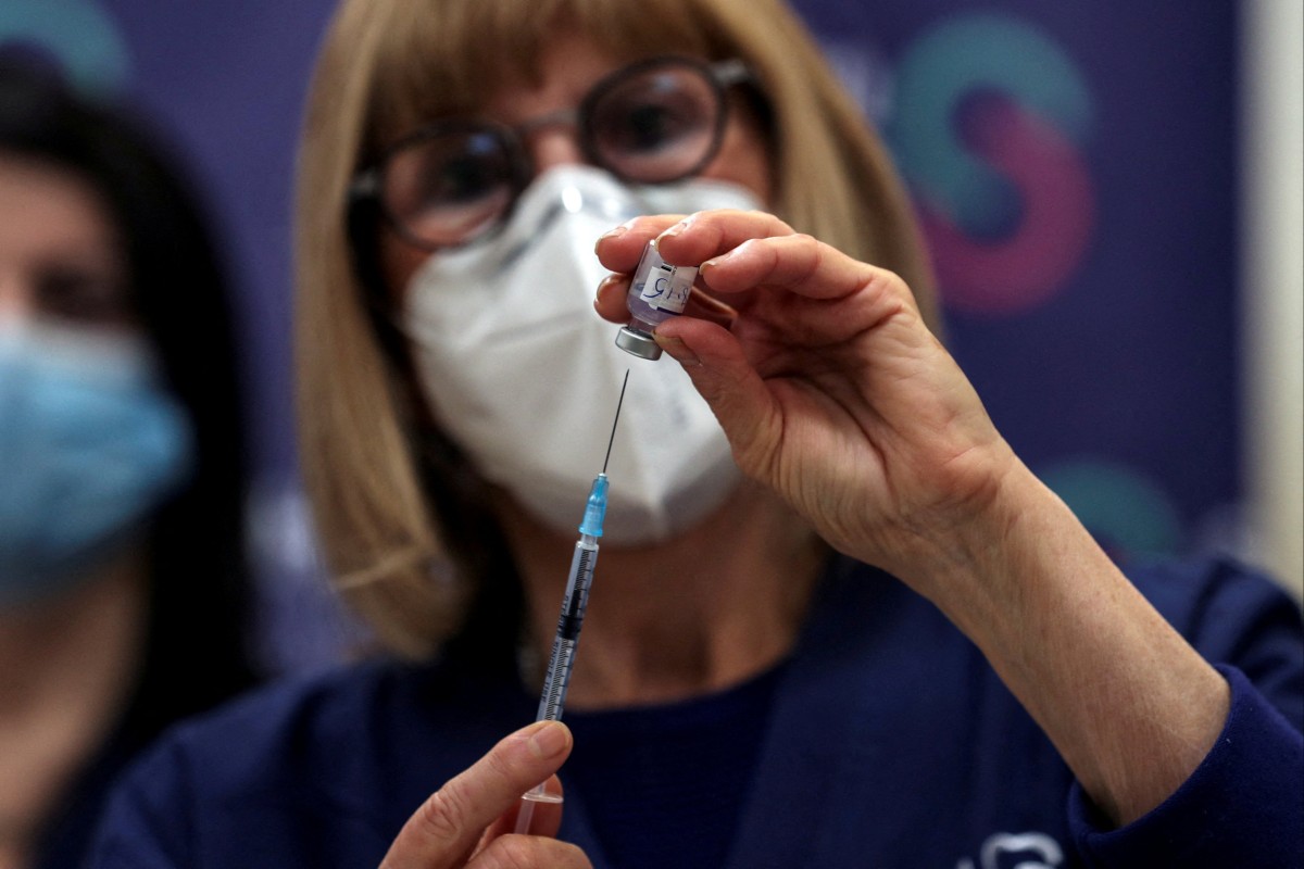 A nurse prepares a fourth dose of Covid-19 vaccine as part of a trial at Israel’s Sheba Medical Centre in December. Photo: Reuters
