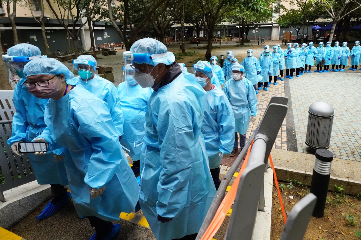A third building at the Kwai Chung Estate will be locked down for five days as a cluster of Omicron infections there continues to grow. Photo: Felix Wong