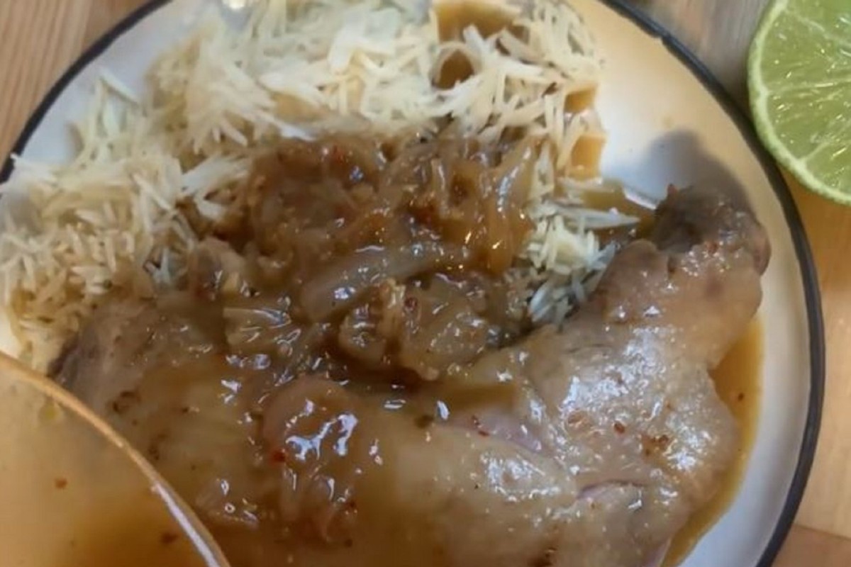 Screen grab of the New York Times Instagram video showing a food writer’s attempt at Singaporean Chicken Curry. Photo: Instagram @nytcooking