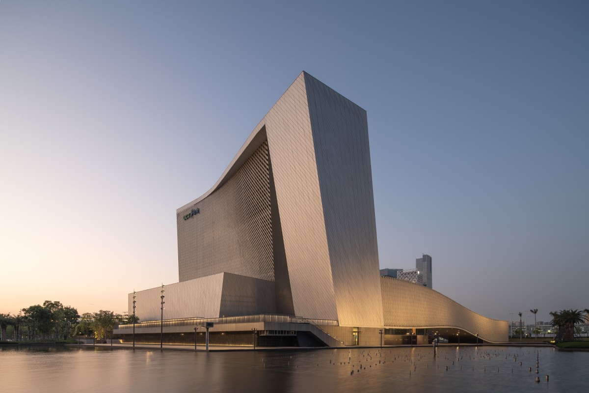 The Baoan Performing Arts Centre in Shenzhen, designed by Rocco Design Architects Associates, completes a cultural complex planned since 2007. Photo: Zhang Chao Studio