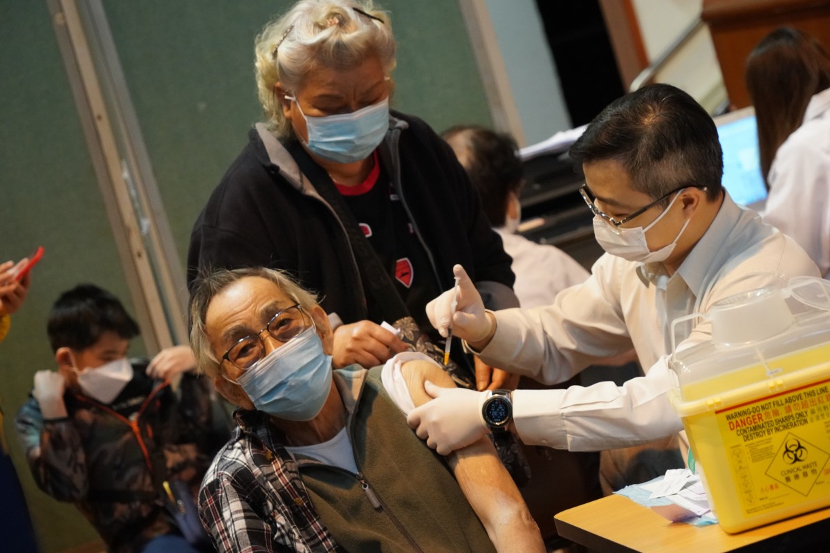 Authorities have been urging older Hongkongers to get vaccinated. Photo: Felix Wong