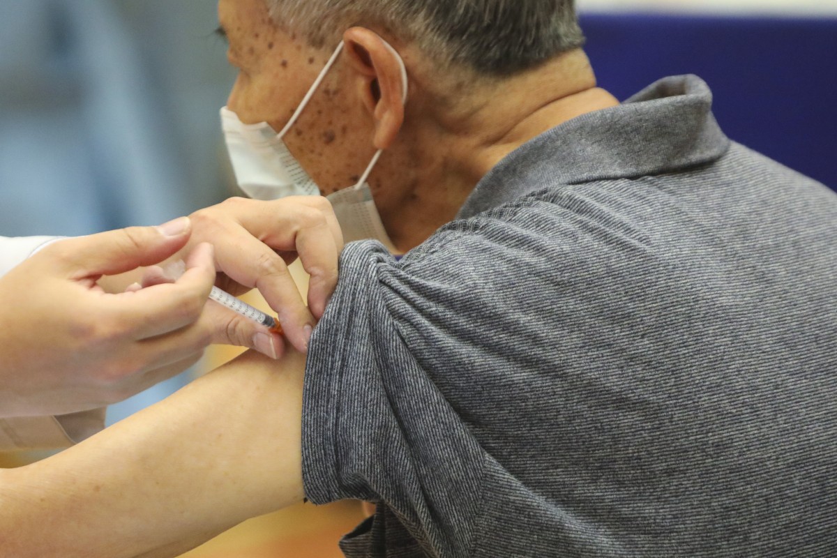 Some countries have started giving fourth shots of Covid-19 vaccines to vulnerable groups such as the elderly. Photo: Jelly Tse