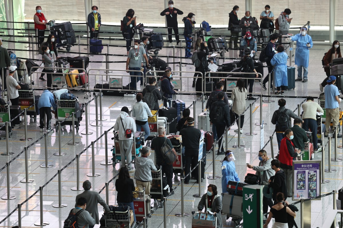 Travellers who have landed queue up at Hong Kong’s airport. Photo: K. Y. Cheng