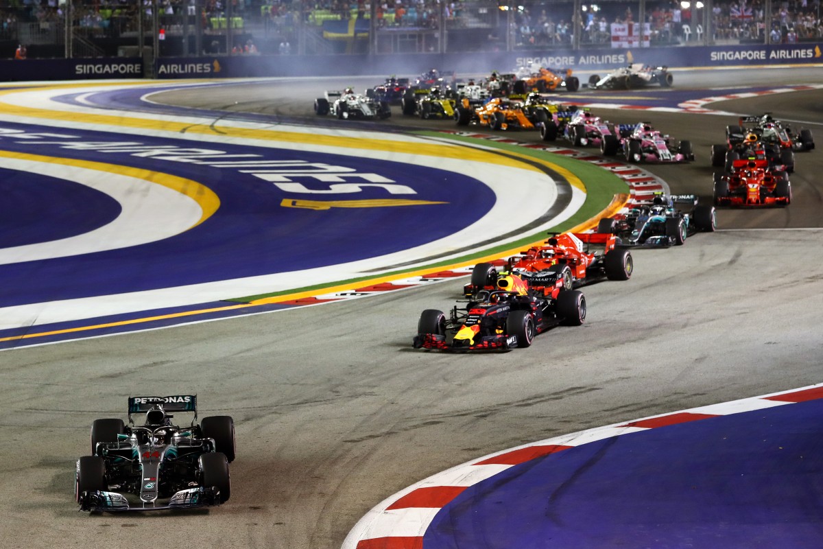 Lewis Hamilton leads the way at the start of the 2018 Singapore Grand Prix. Photo: Getty Images