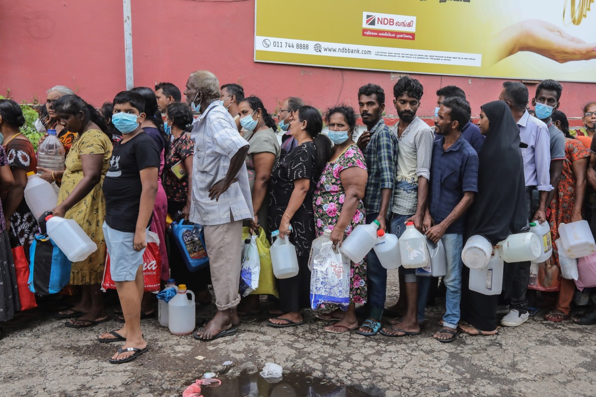 People wait to buy kerosene amid a fuel shortage in Colombo. Photo: EPA-EFE