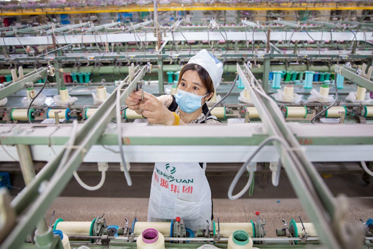 China’s manufacturers cut jobs for the fifth straight month to reduce costs in August. Photo: AFP