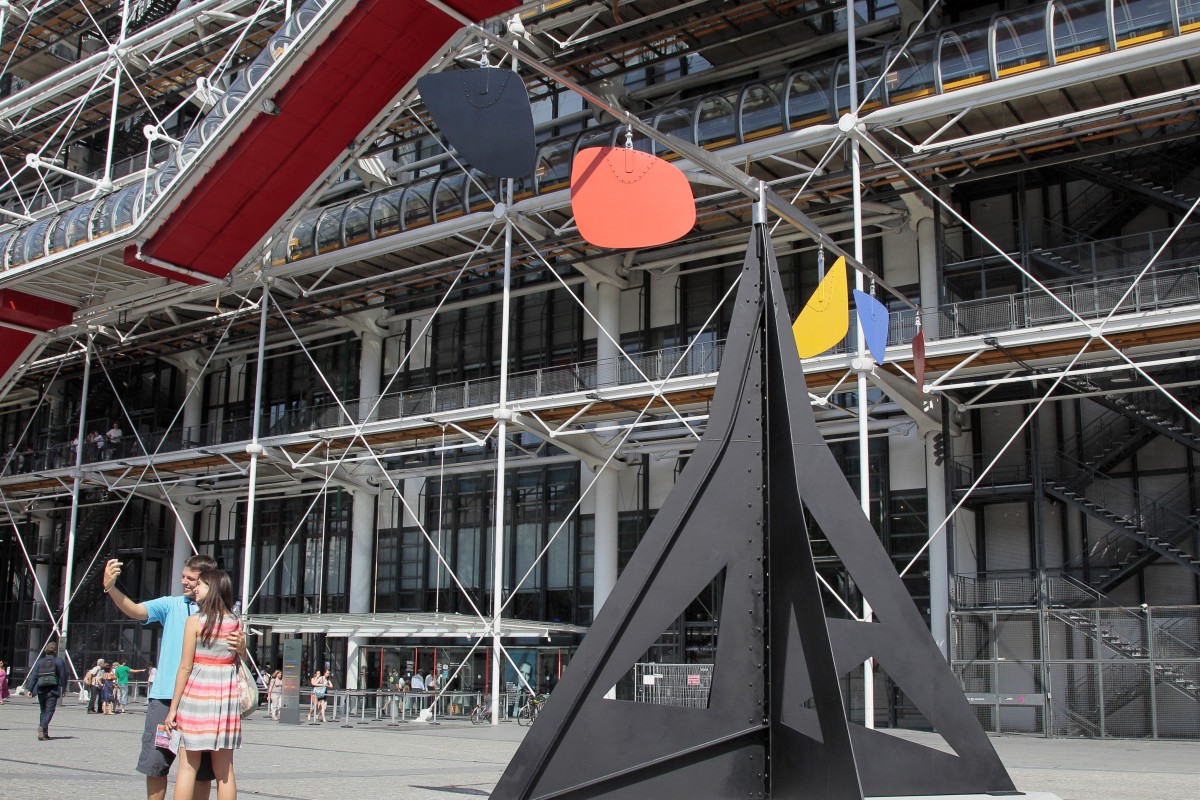 US artist Alexander Calder 1974’s mobile Horizontal is displayed in front of Paris’ Pompidou Centre modern art museum. Hong Kong menswear designer Karmuel Young finds the sculpture inspirational when designing garments. Photo: AFP