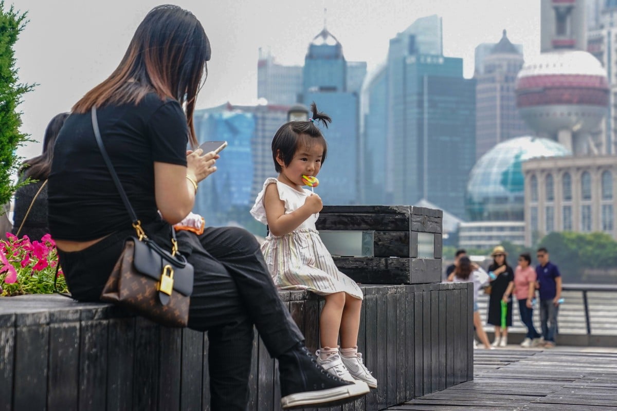 A recent survey of nearly 20,000 women from Shanghai shows that most of them do not want multiple children. Photo: Xinhua