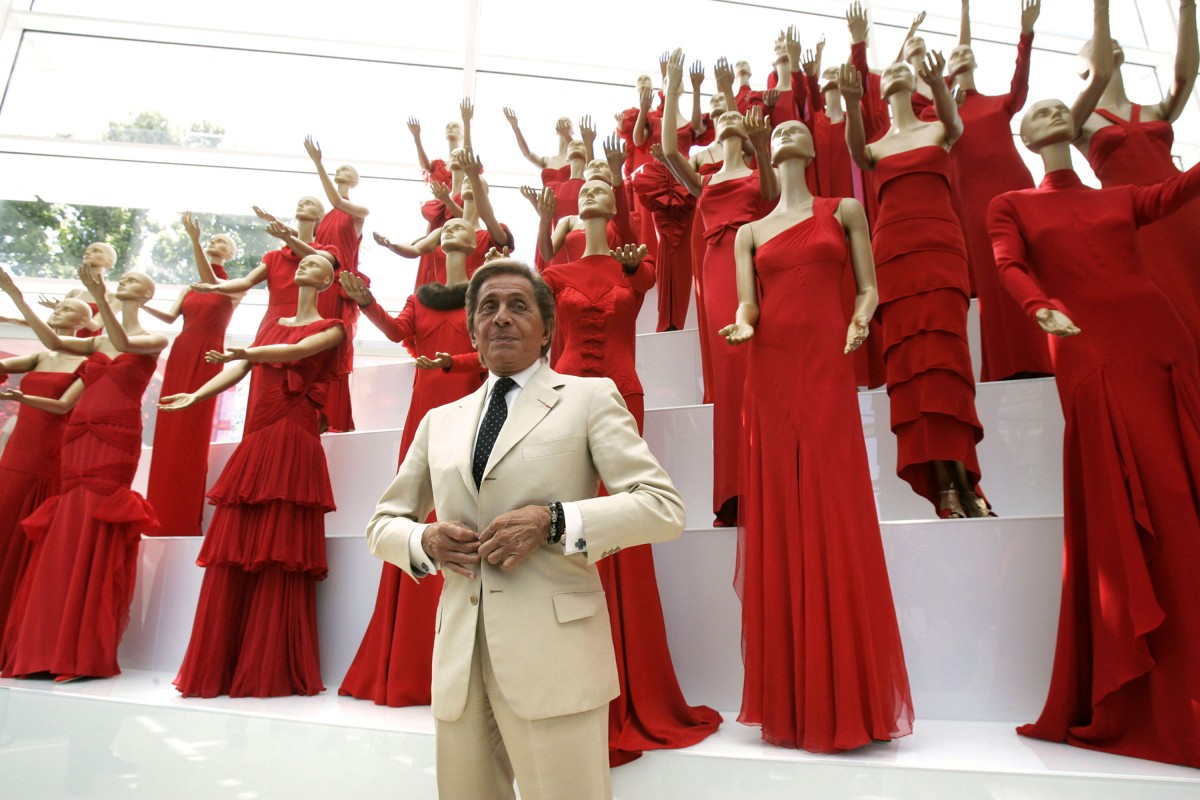 linse for meget Låne What is Valentino Red and how did it come to be? The fashion brand's red  dresses, worn by Rihanna, Scarlett Johansson, Nicole Kidman and Penélope  Cruz, are so iconic that Pantone recognises the colour | South China  Morning Post