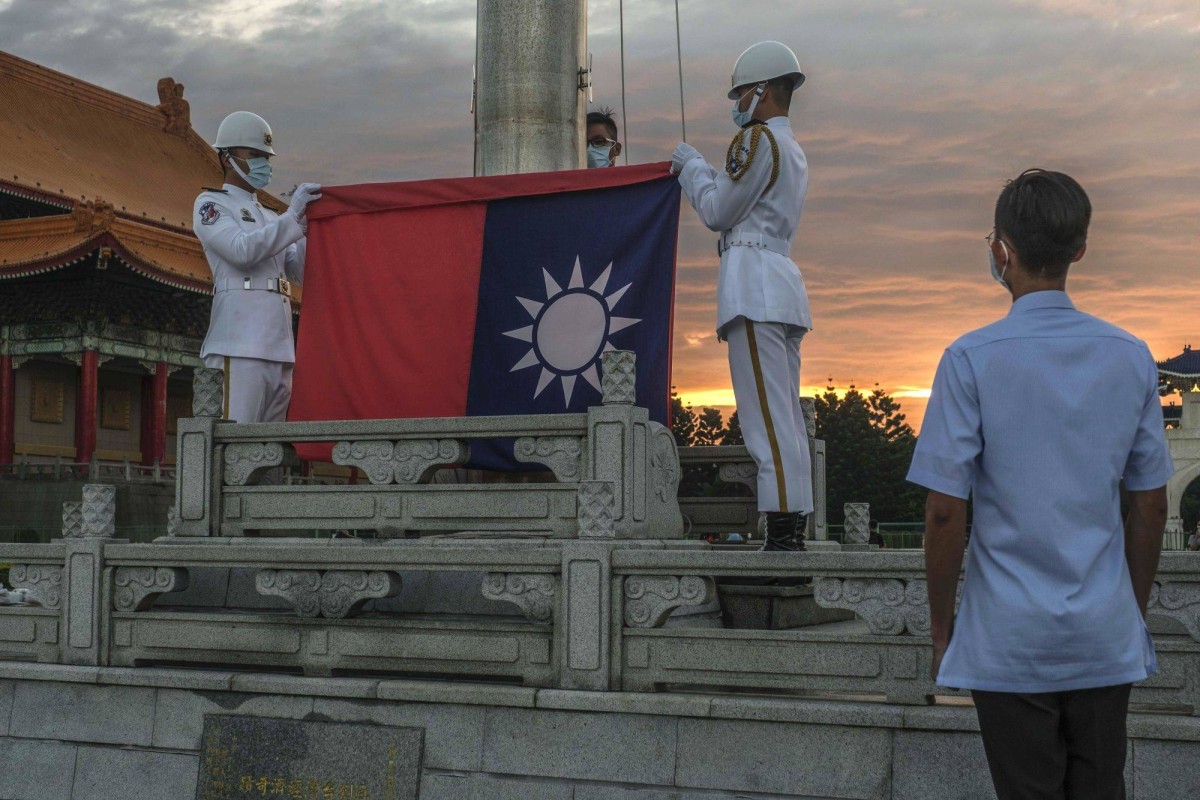 Soldiers lower the Taiwanese flag during a ceremony in Taipei, Taiwan, in August. Photo: Bloomberg